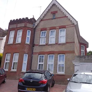 Great Location - Spacious 2 Bed With Off Road Parking. Bournemouth