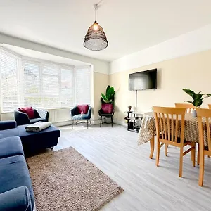 3 Bedroom - Parking Bournemouth